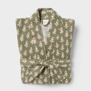 S/M Floral Waffle Bath Robe Green/Pink
- Threshold - NWT